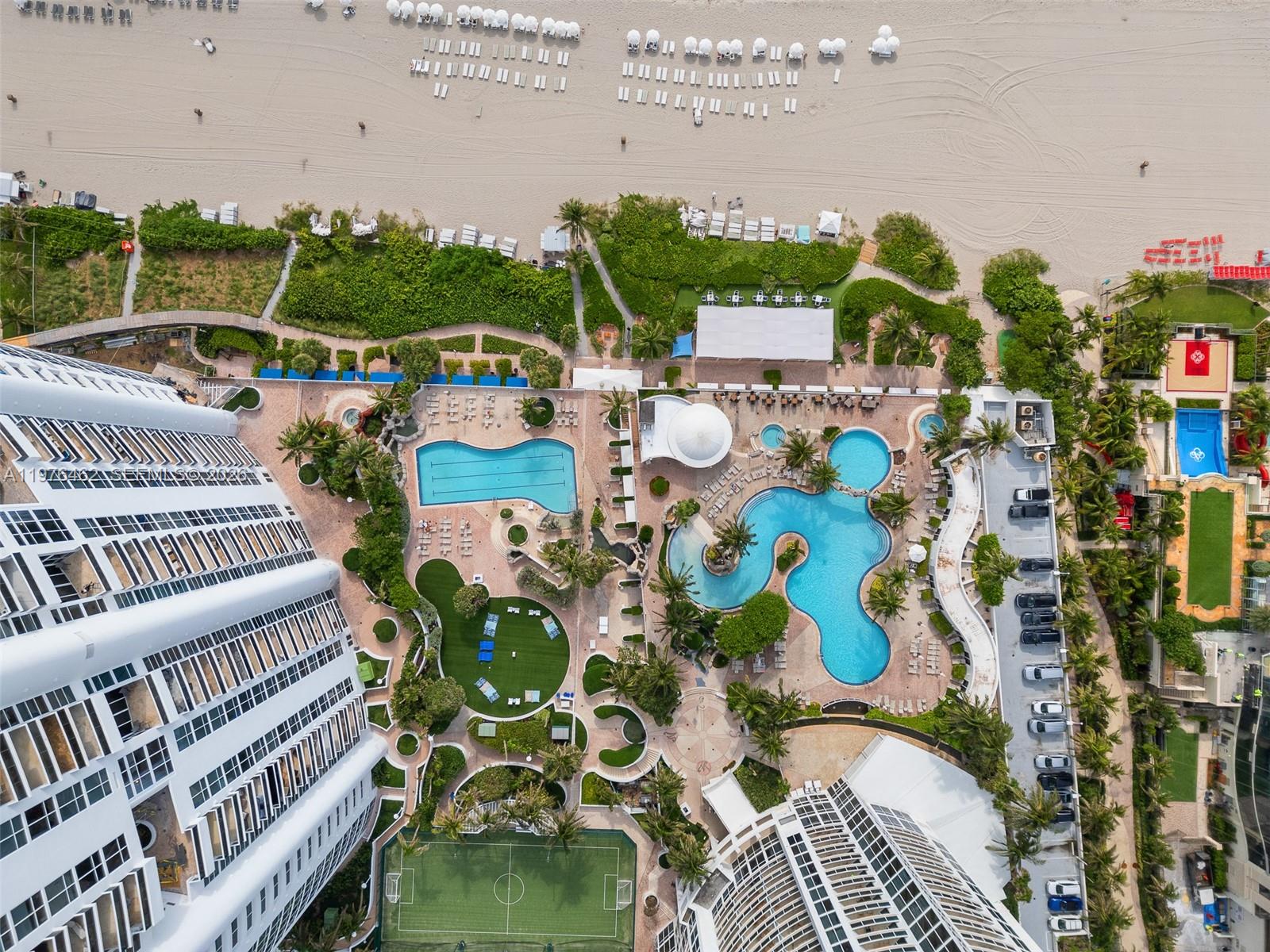 TRUMP INTERNATIONAL SONES - Residential