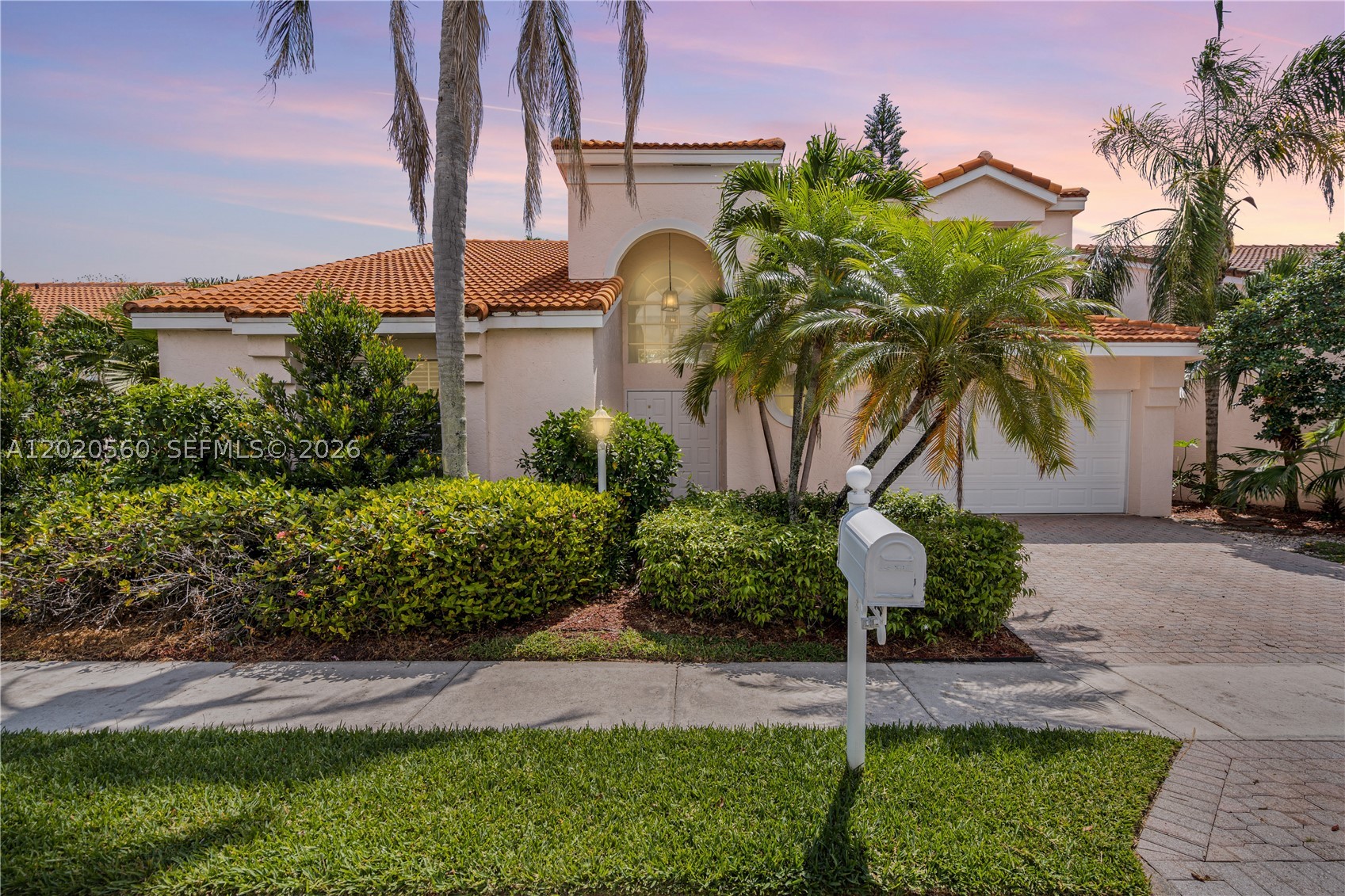 Beautiful and spacious 2,785 total sq ft home offered at an attractive price! Bright interior with an open and functional layout, high ceilings, and generous living spaces perfect for comfortable living and entertaining.

Motivated seller — bring your offers!

Located in a well-maintained community with low HOA fees. Residents have the option to join the nearby golf country club; however, membership is not mandatory.

Great opportunity to own a large home in a desirable community with excellent value and flexibility for both full-time residents and seasonal owners.

Tenant occupied till June 16, 2026.