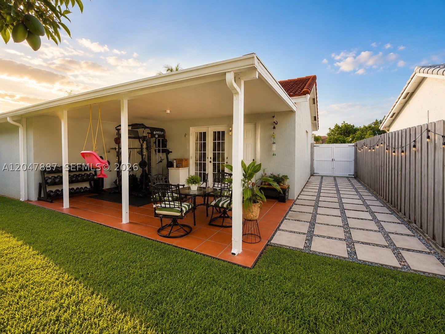 ESTATE HOMES - Residential