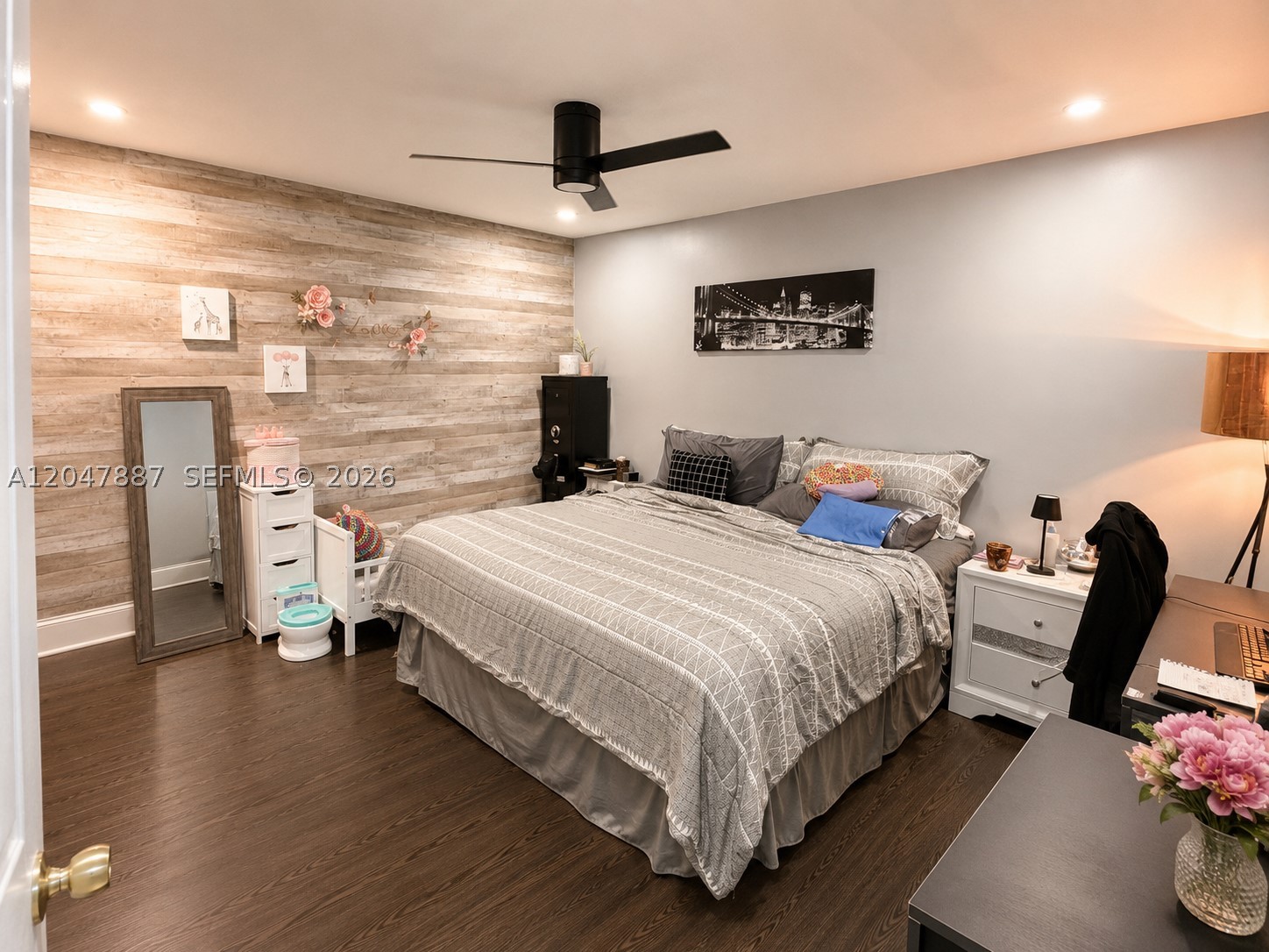 ESTATE HOMES - Residential