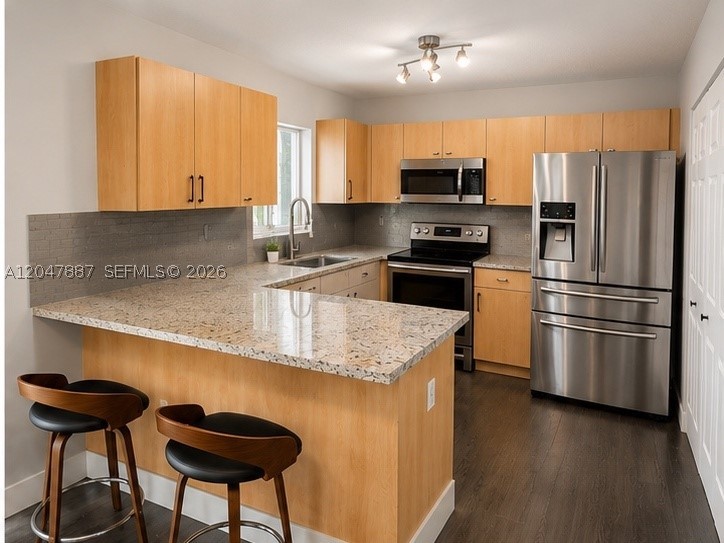 ESTATE HOMES - Residential