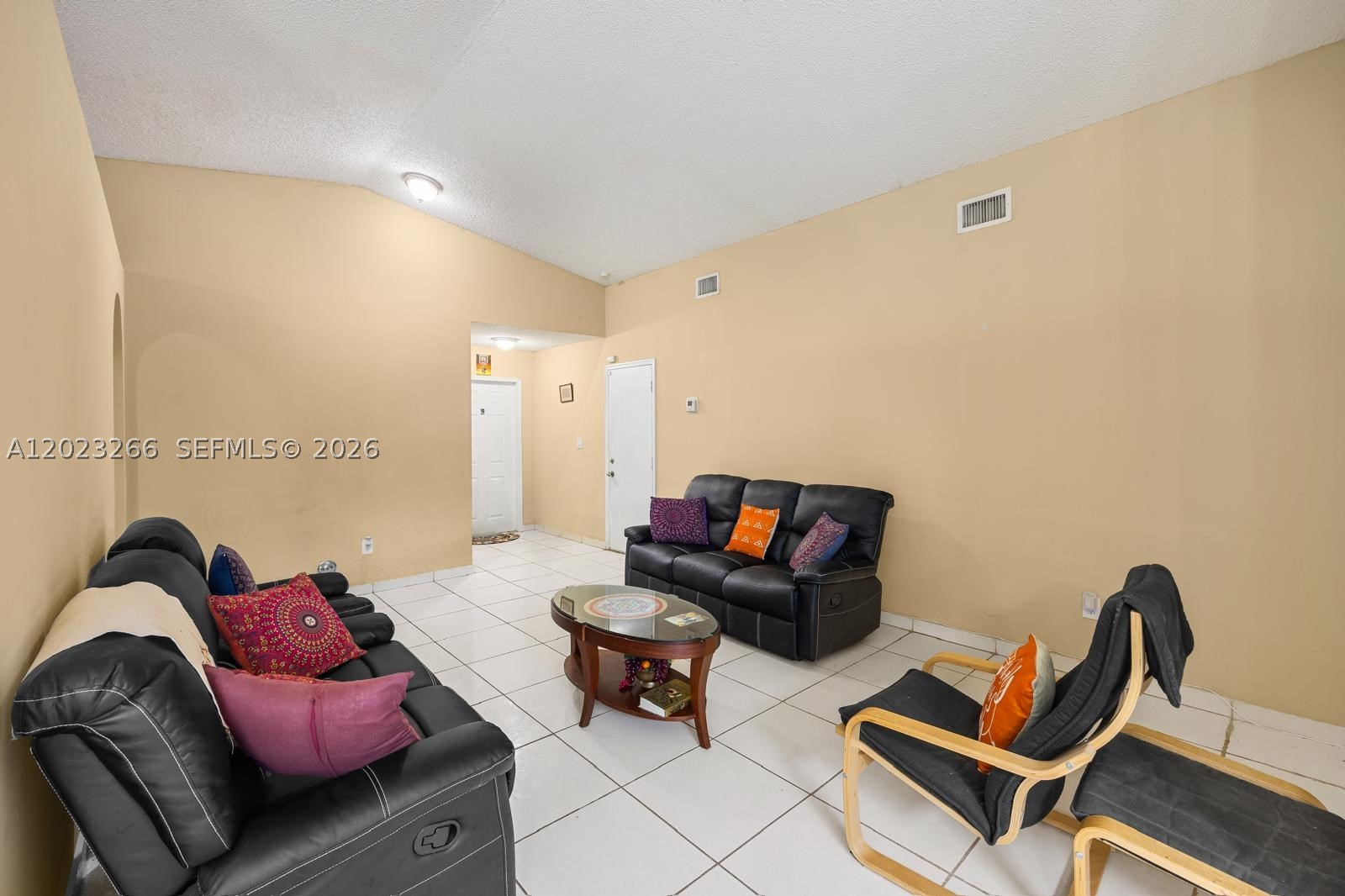 WOODS LAKE - Residential