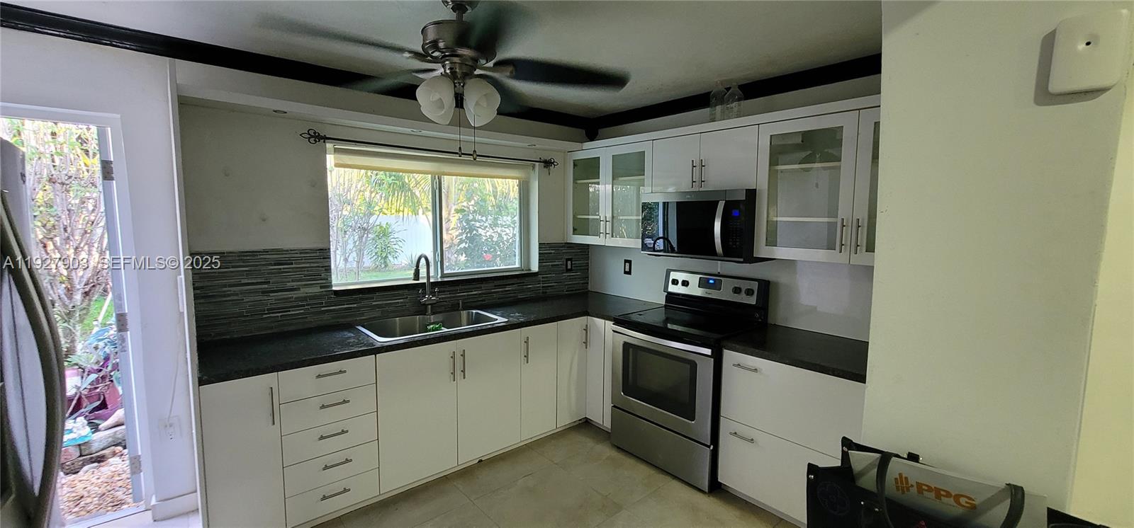 FRESHLY PAINTED 2/1 HOUSE READY TO MOVE IN LOCATED IN THE DESIRABLE AREA OF MIRAMAR BETWEEN I 95 AND FLORIDA TURN PIKE.