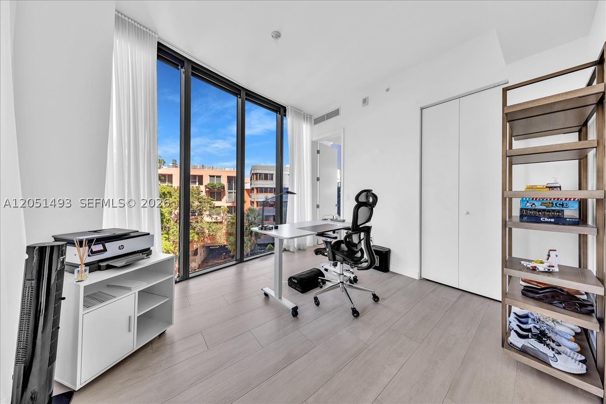 CLUB RESIDENCES AT PARK G - Residential