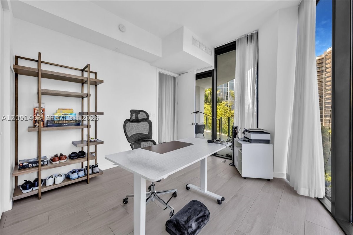 CLUB RESIDENCES AT PARK G - Residential