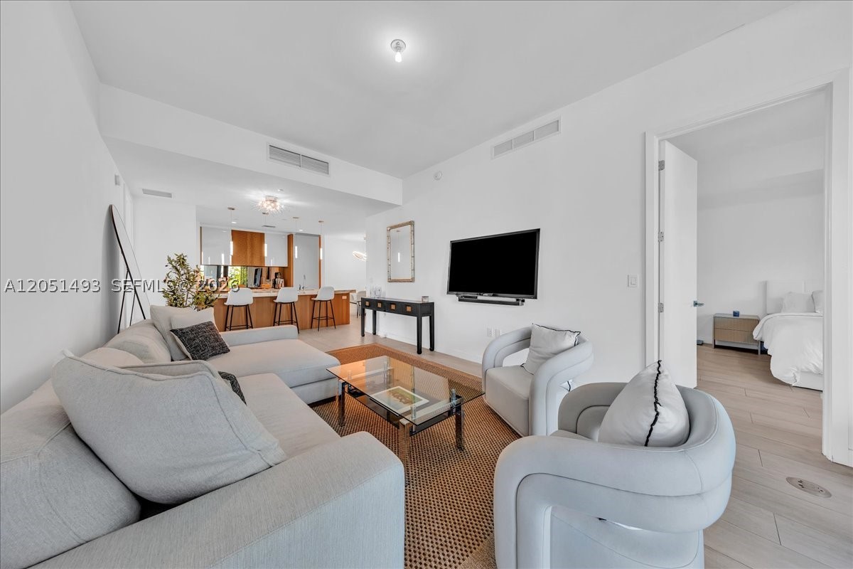 CLUB RESIDENCES AT PARK G - Residential