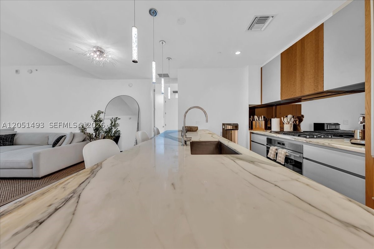 CLUB RESIDENCES AT PARK G - Residential
