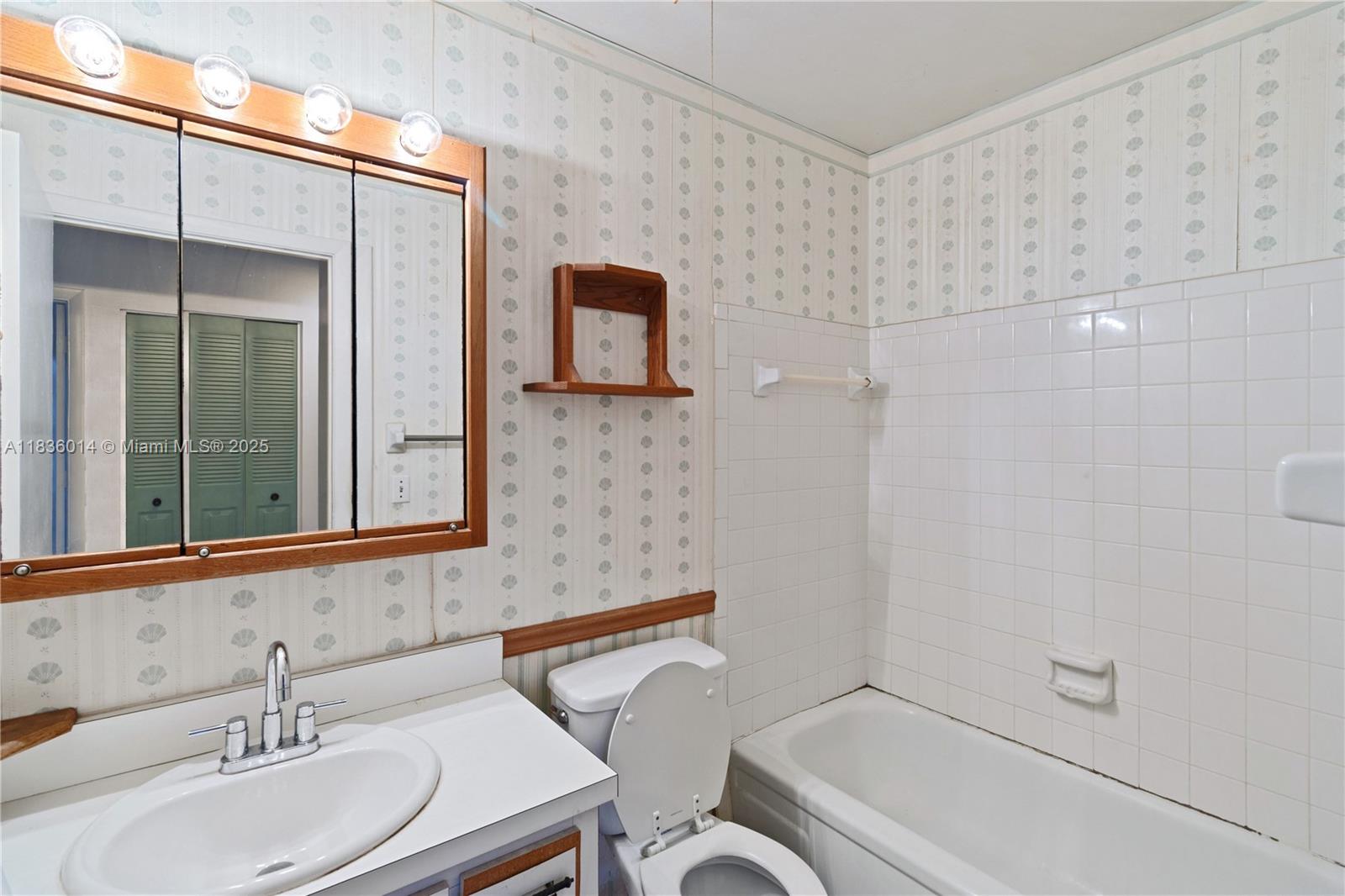 SECOND/FIRST REPLAT IN SEB - Residential