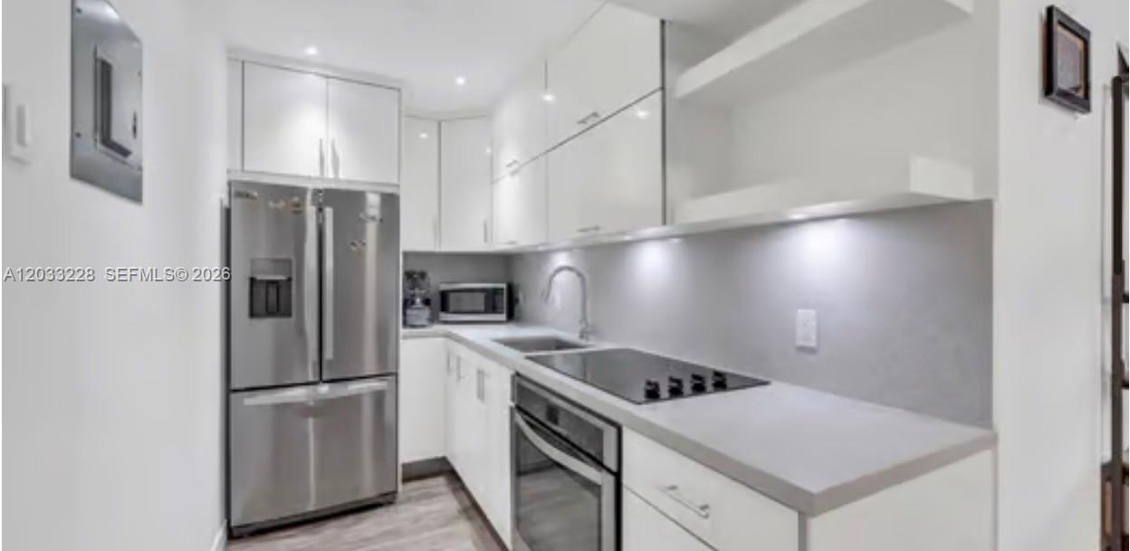 SUNSET VILLAS PHASE II CO - Residential Lease