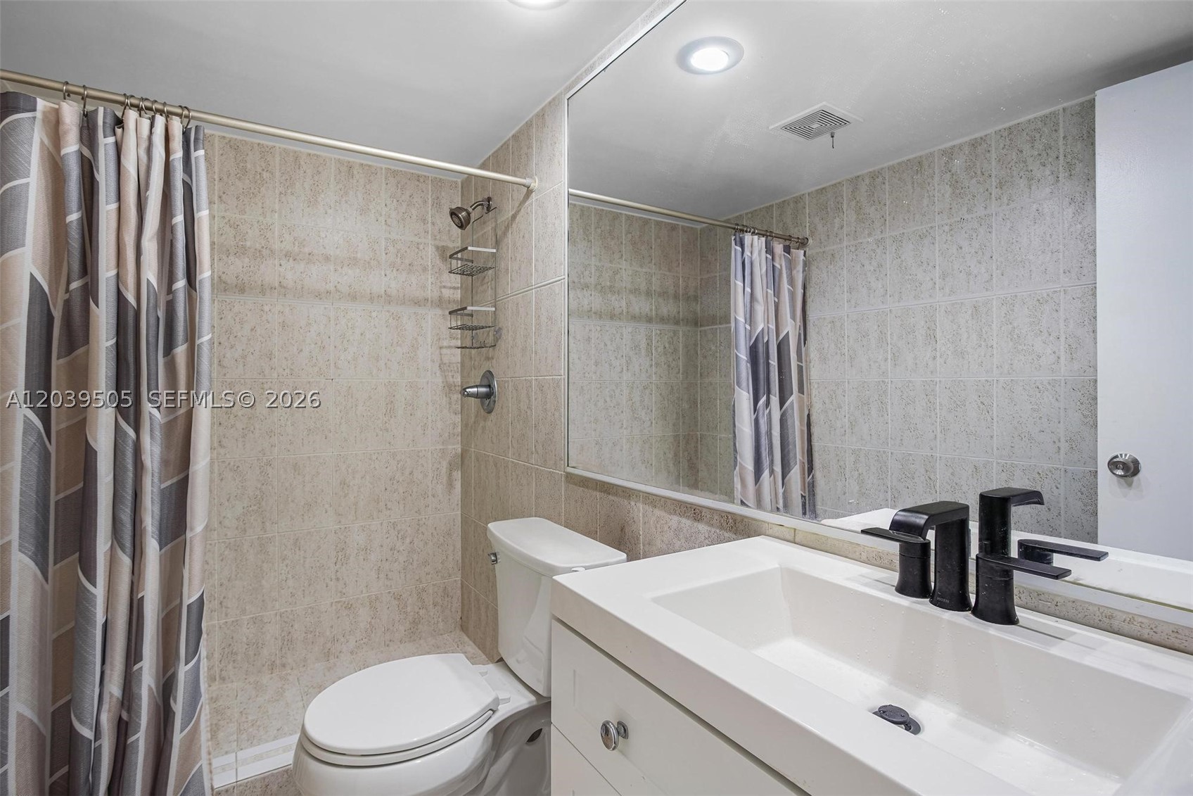 SNAPPER CREEK TOWNHOUSES - Residential
