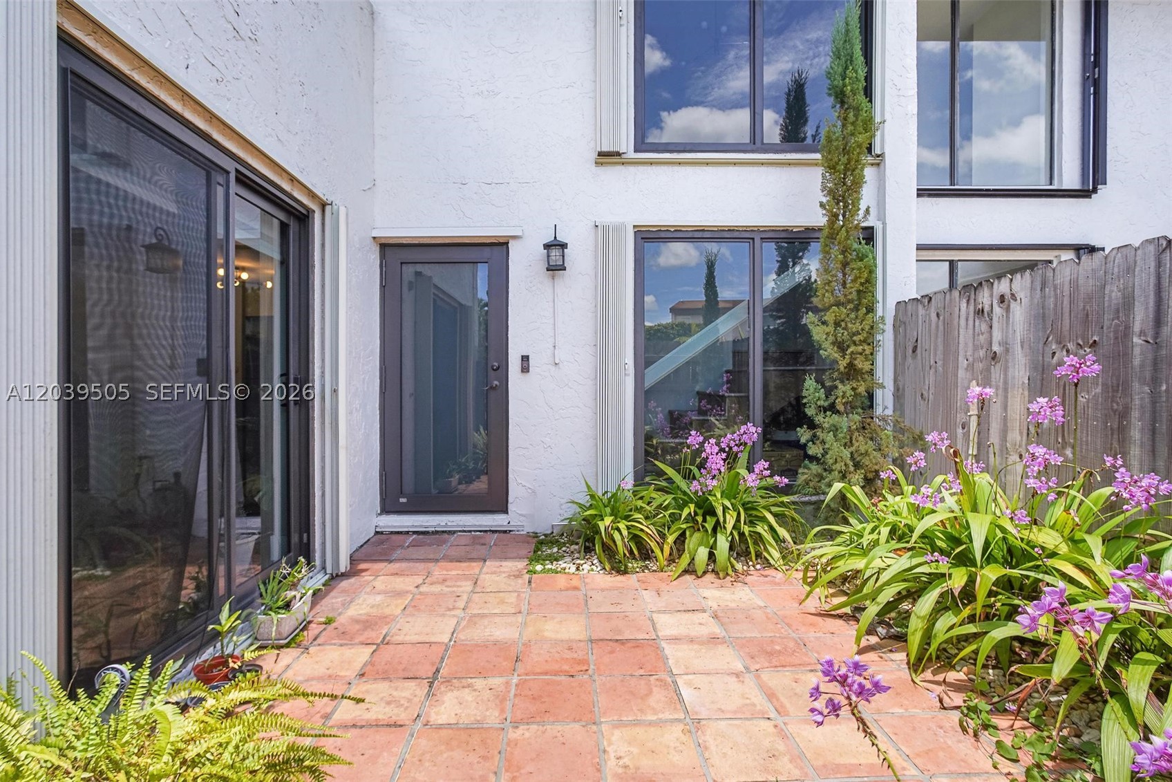 SNAPPER CREEK TOWNHOUSES - Residential