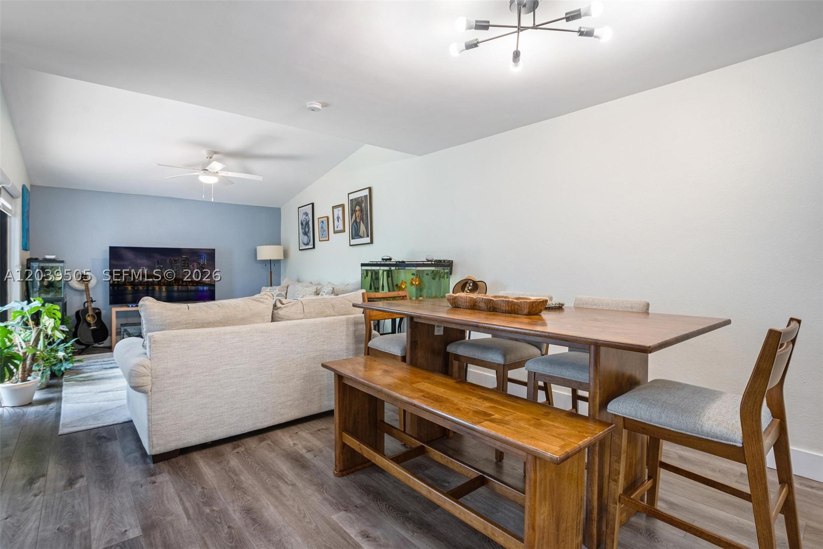 SNAPPER CREEK TOWNHOUSES - Residential