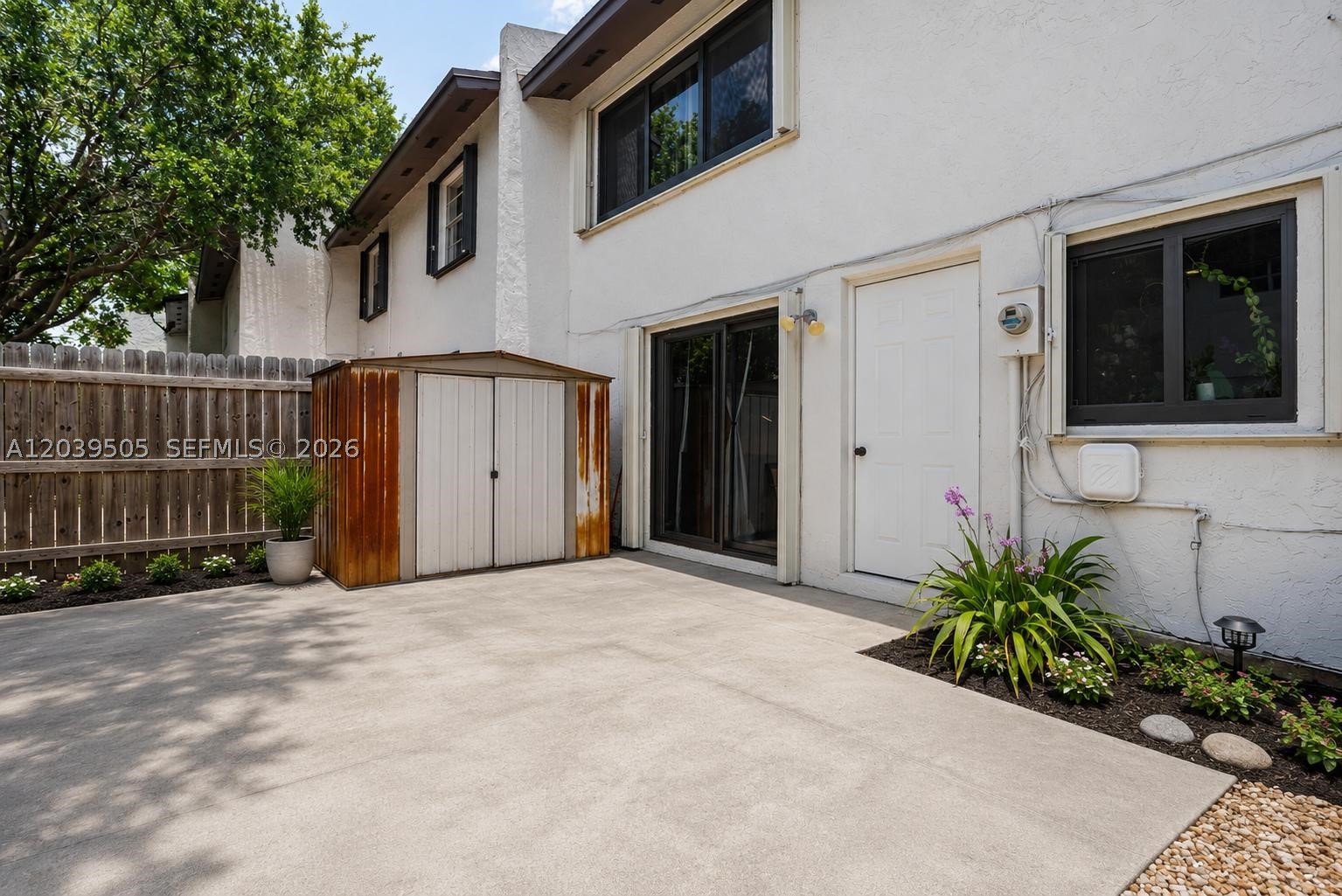 SNAPPER CREEK TOWNHOUSES - Residential