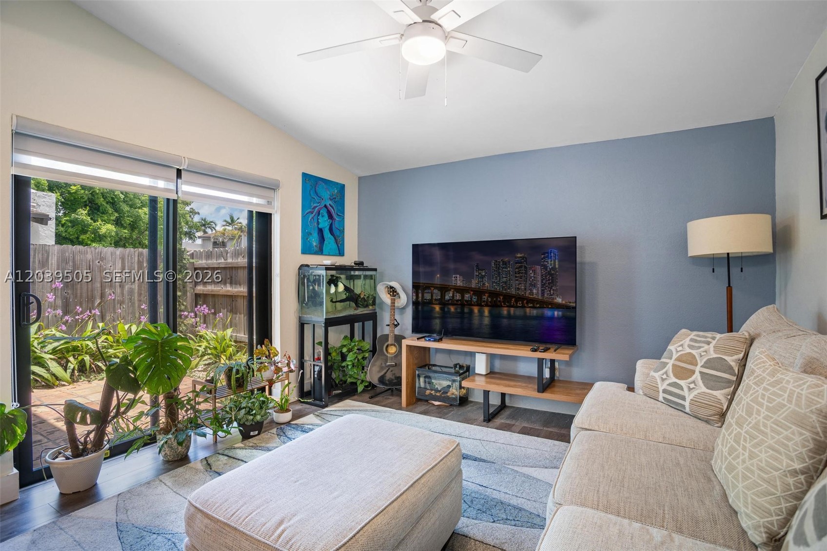 SNAPPER CREEK TOWNHOUSES - Residential
