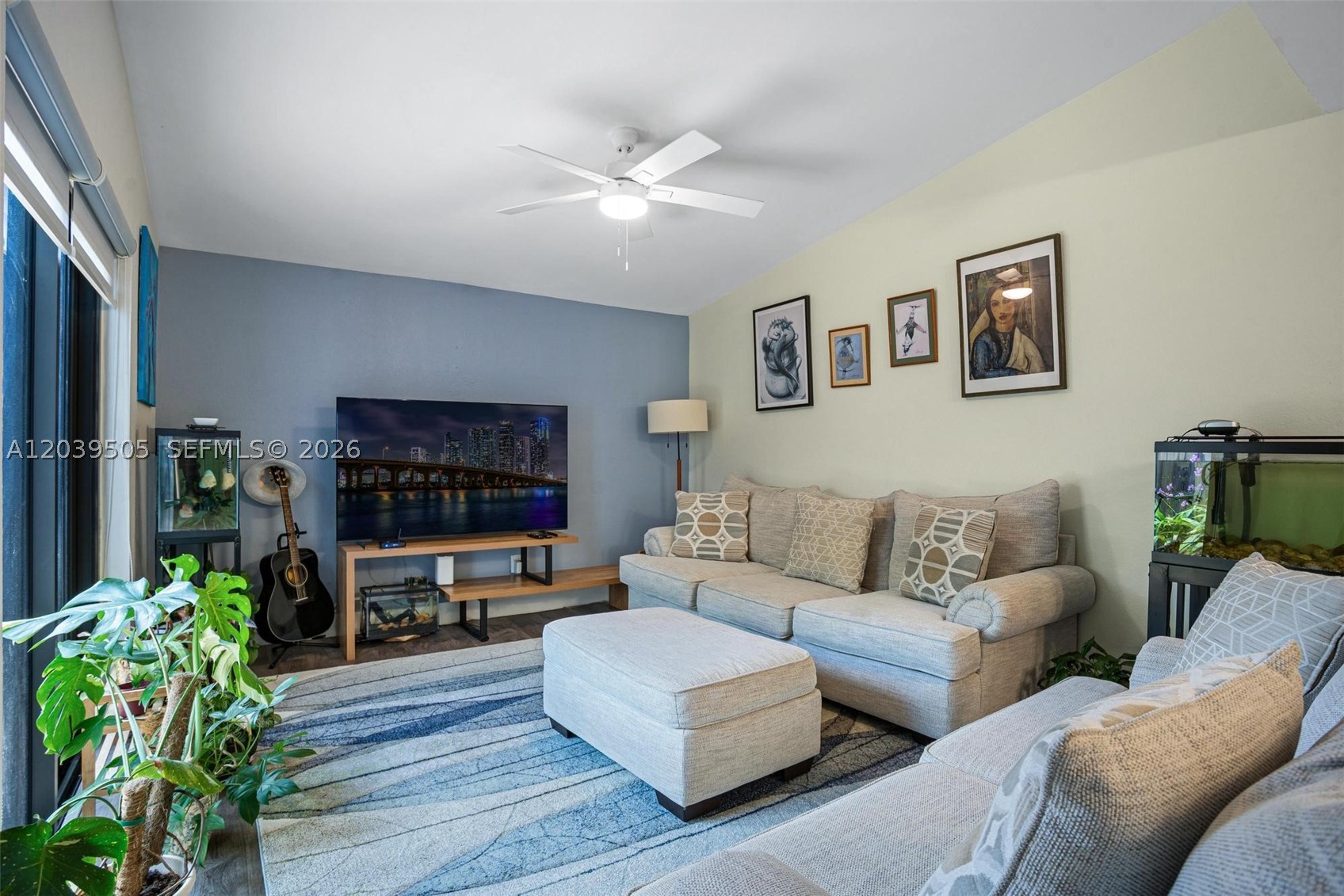 SNAPPER CREEK TOWNHOUSES - Residential