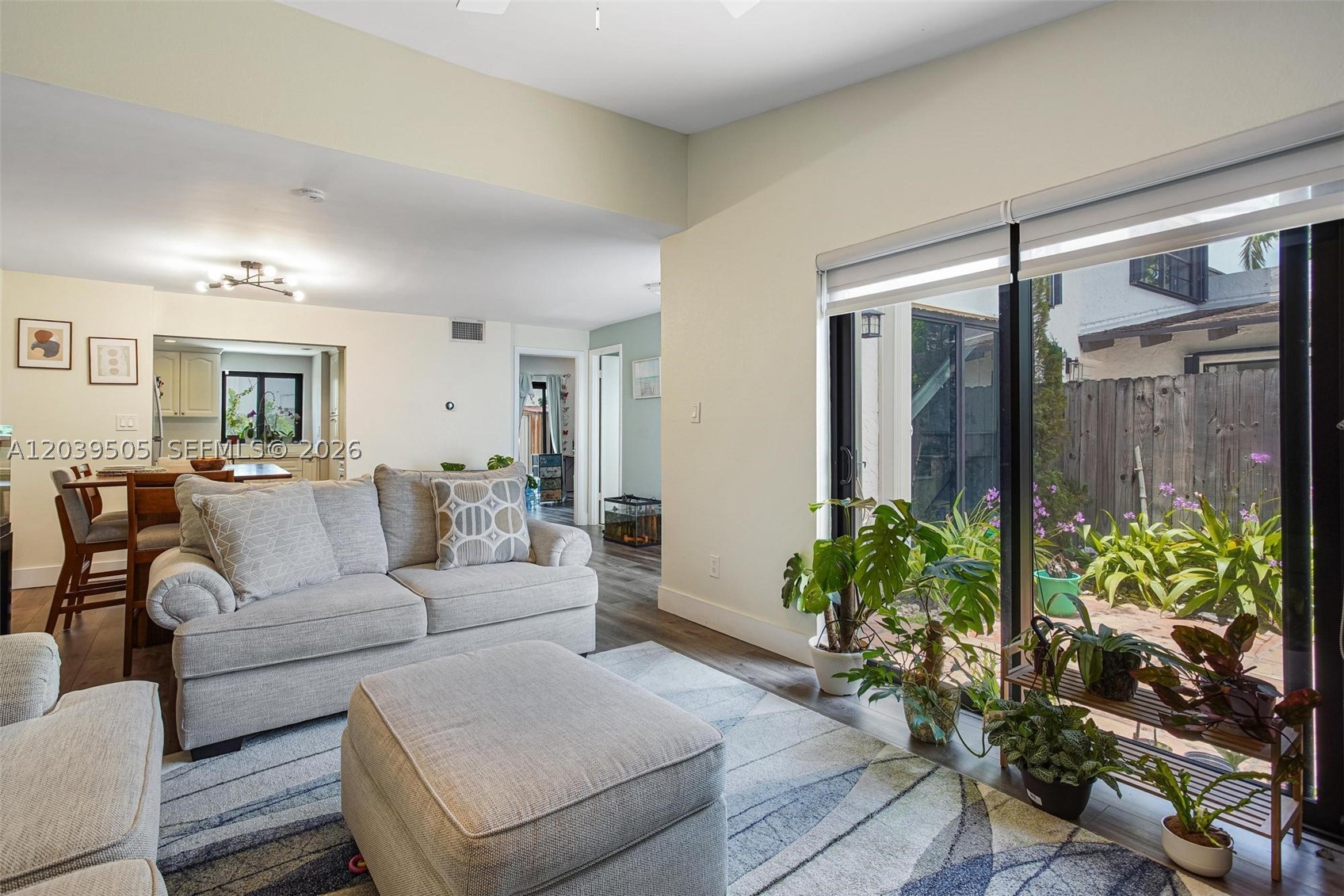 SNAPPER CREEK TOWNHOUSES - Residential