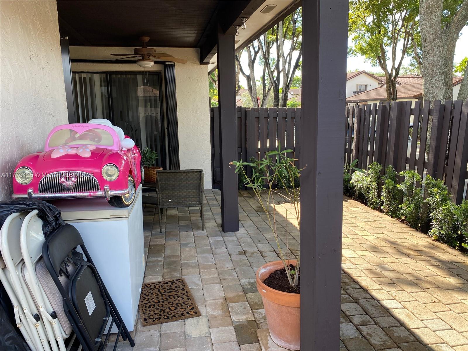 LAKES MEADOW VILG HOMES C - Residential Lease