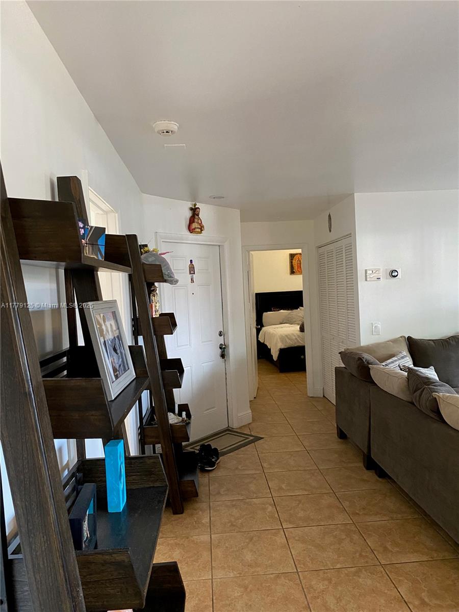 LAKES MEADOW VILG HOMES C - Residential Lease