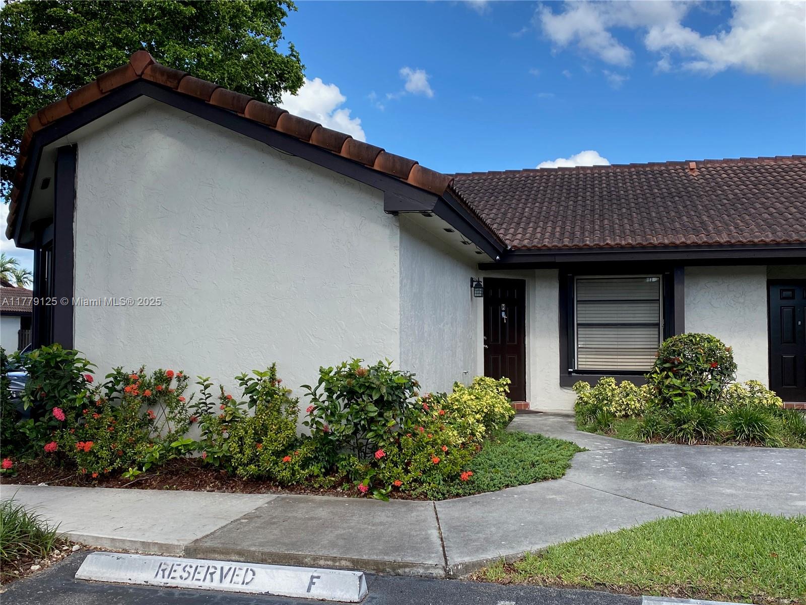 LAKES MEADOW VILG HOMES C - Residential Lease