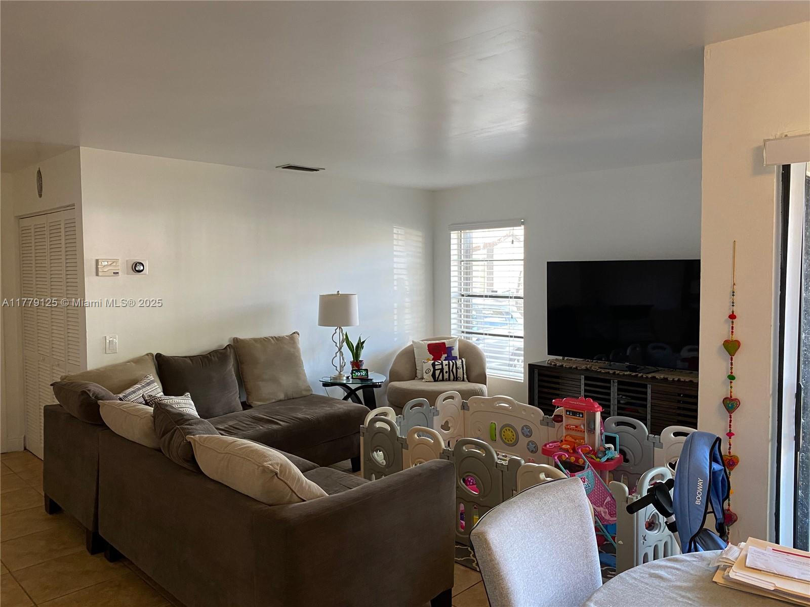 LAKES MEADOW VILG HOMES C - Residential Lease