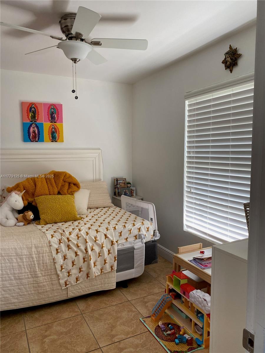 LAKES MEADOW VILG HOMES C - Residential Lease