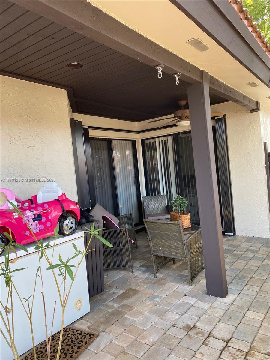 LAKES MEADOW VILG HOMES C - Residential Lease