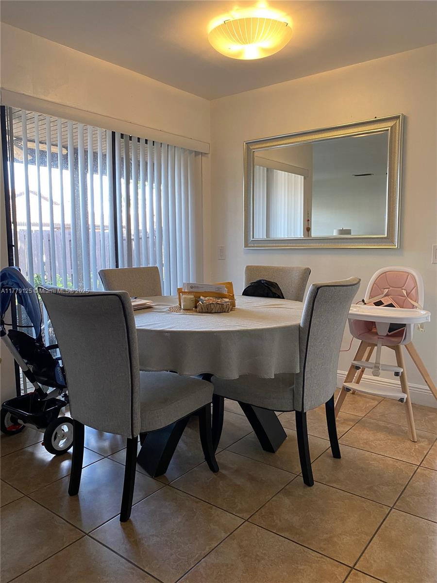 LAKES MEADOW VILG HOMES C - Residential Lease