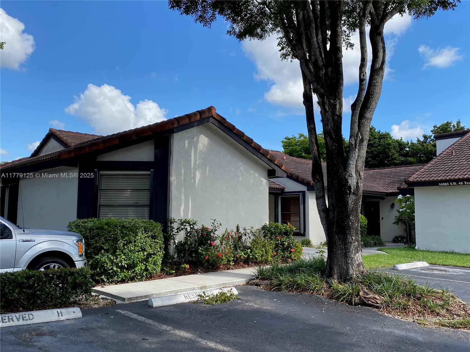 LAKES MEADOW VILG HOMES C - Residential Lease
