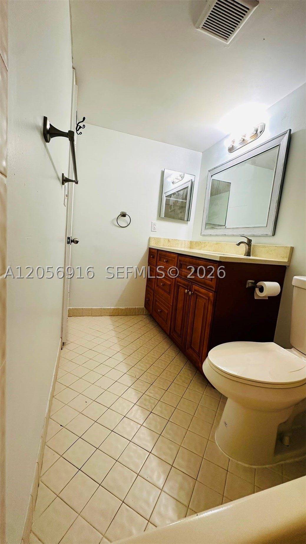 SAXON WOODS NORTH CONDO - Residential Lease
