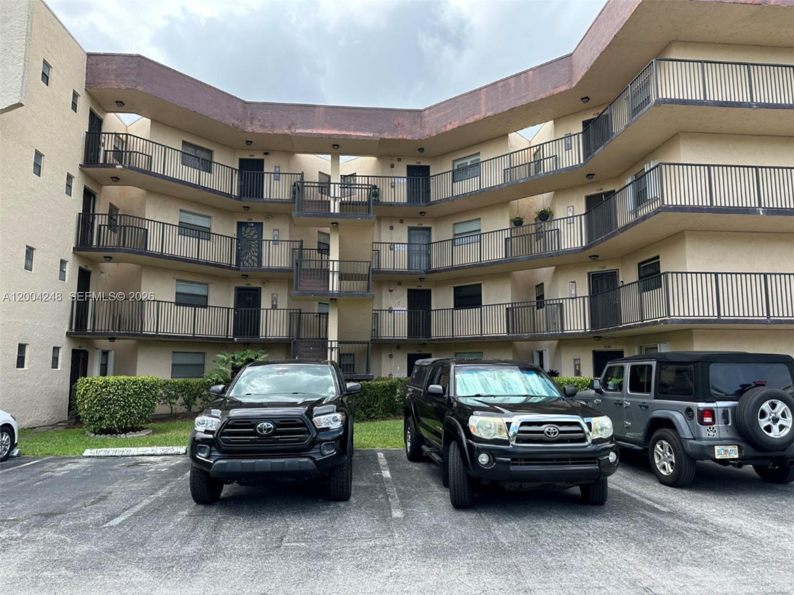 PLANTATION CLUB C CONDO - Residential