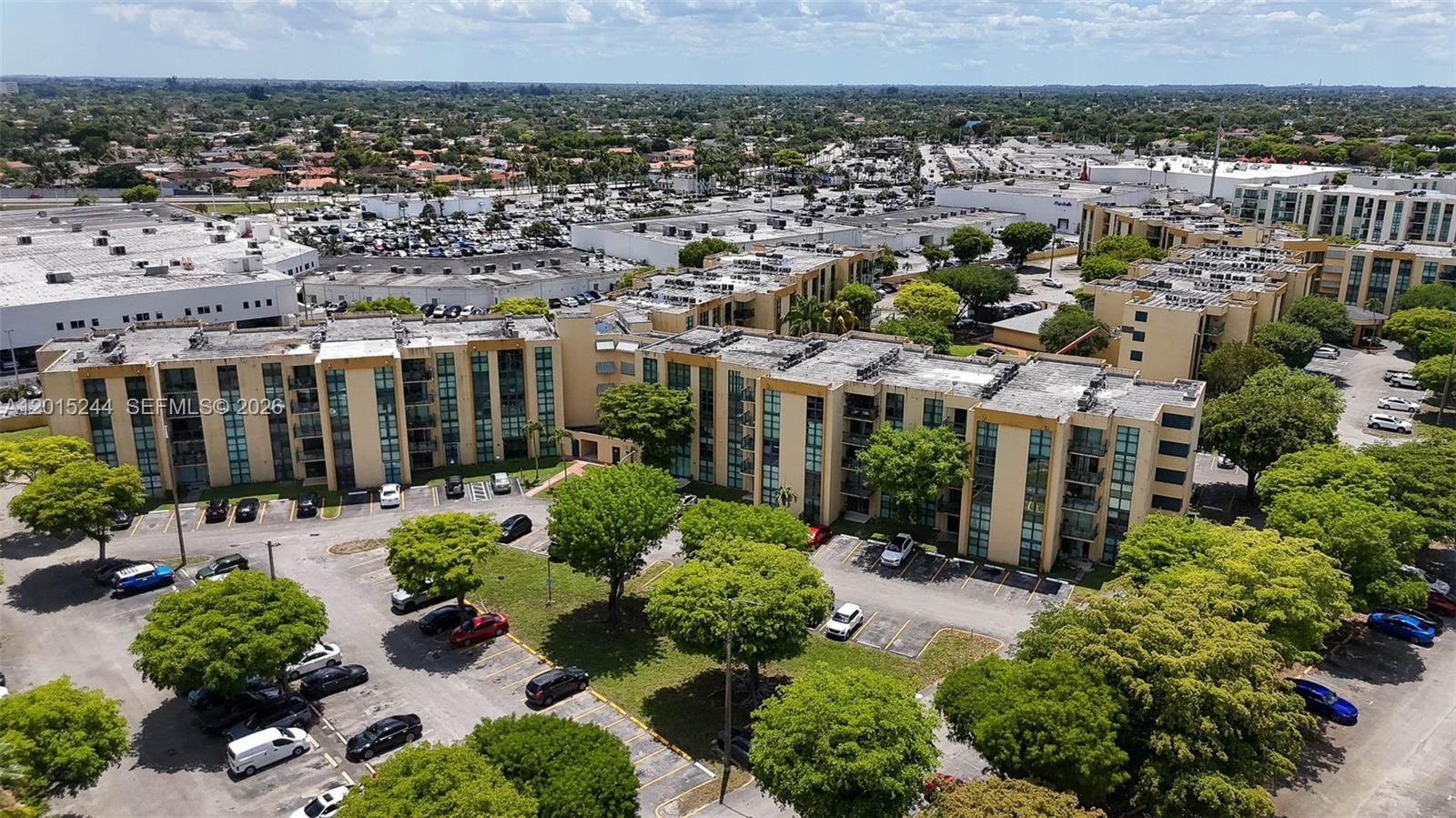 INTERNATIONAL PARK CONDO - Residential