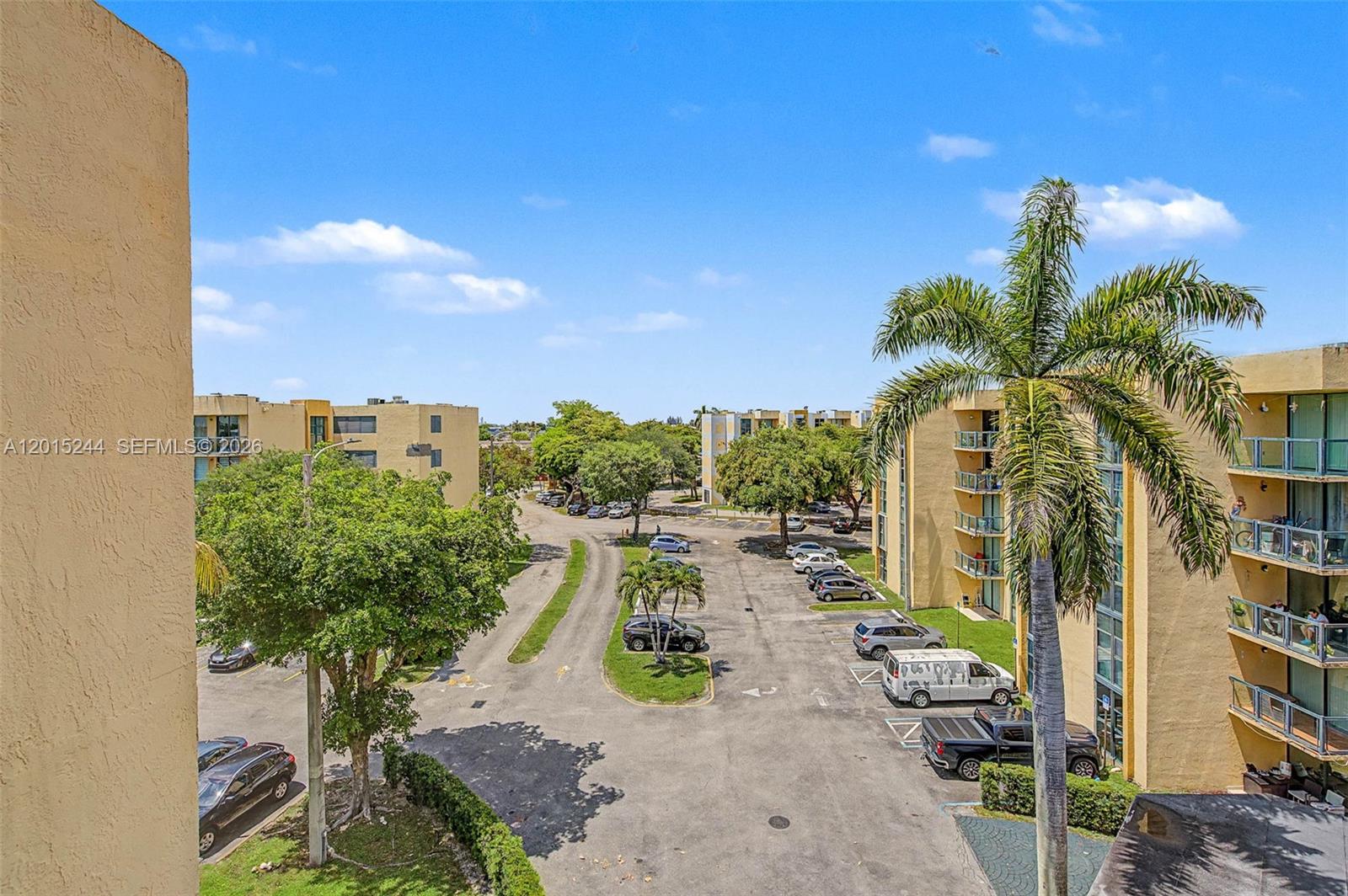 INTERNATIONAL PARK CONDO - Residential