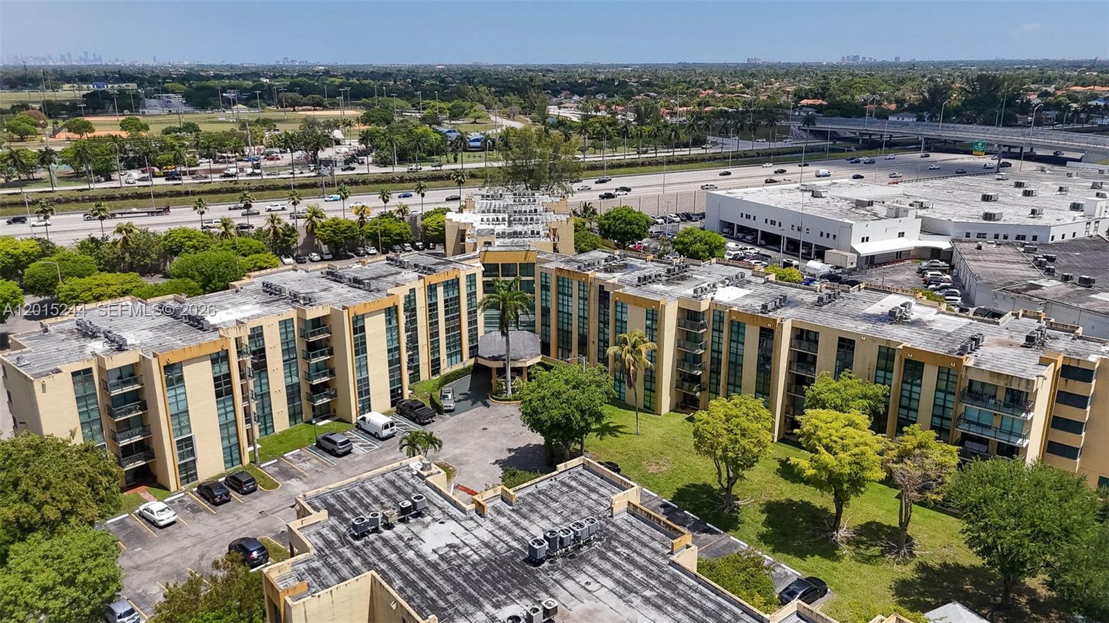 INTERNATIONAL PARK CONDO - Residential