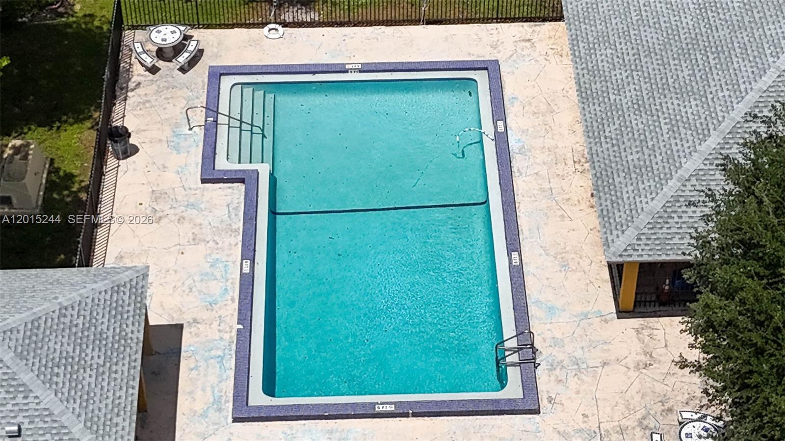 INTERNATIONAL PARK CONDO - Residential