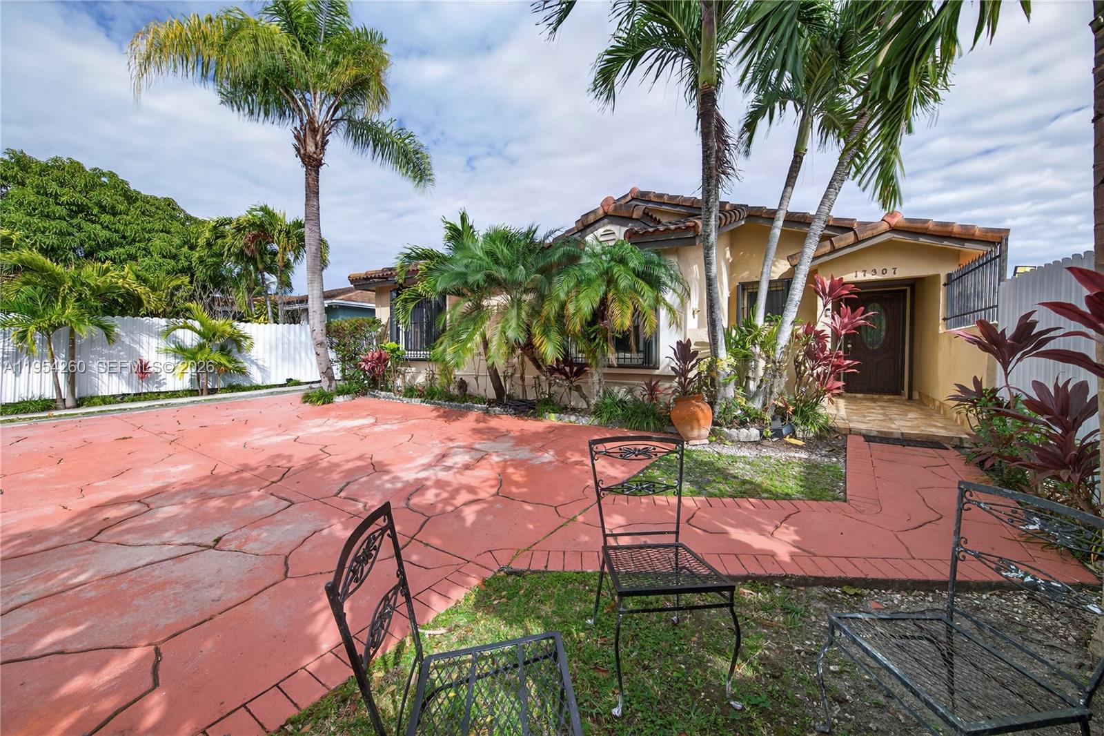 COLONIAL PINES - Residential