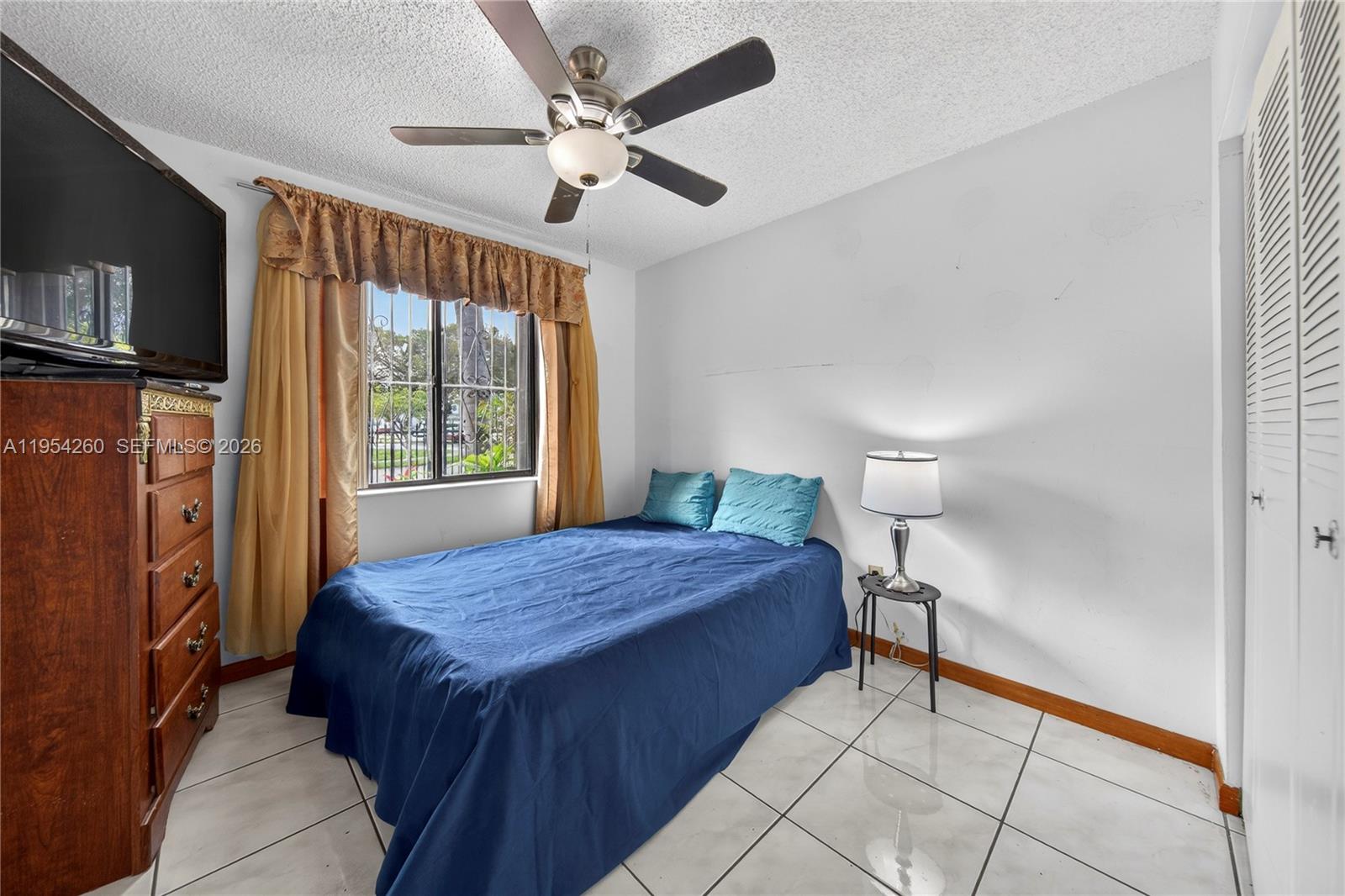 COLONIAL PINES - Residential