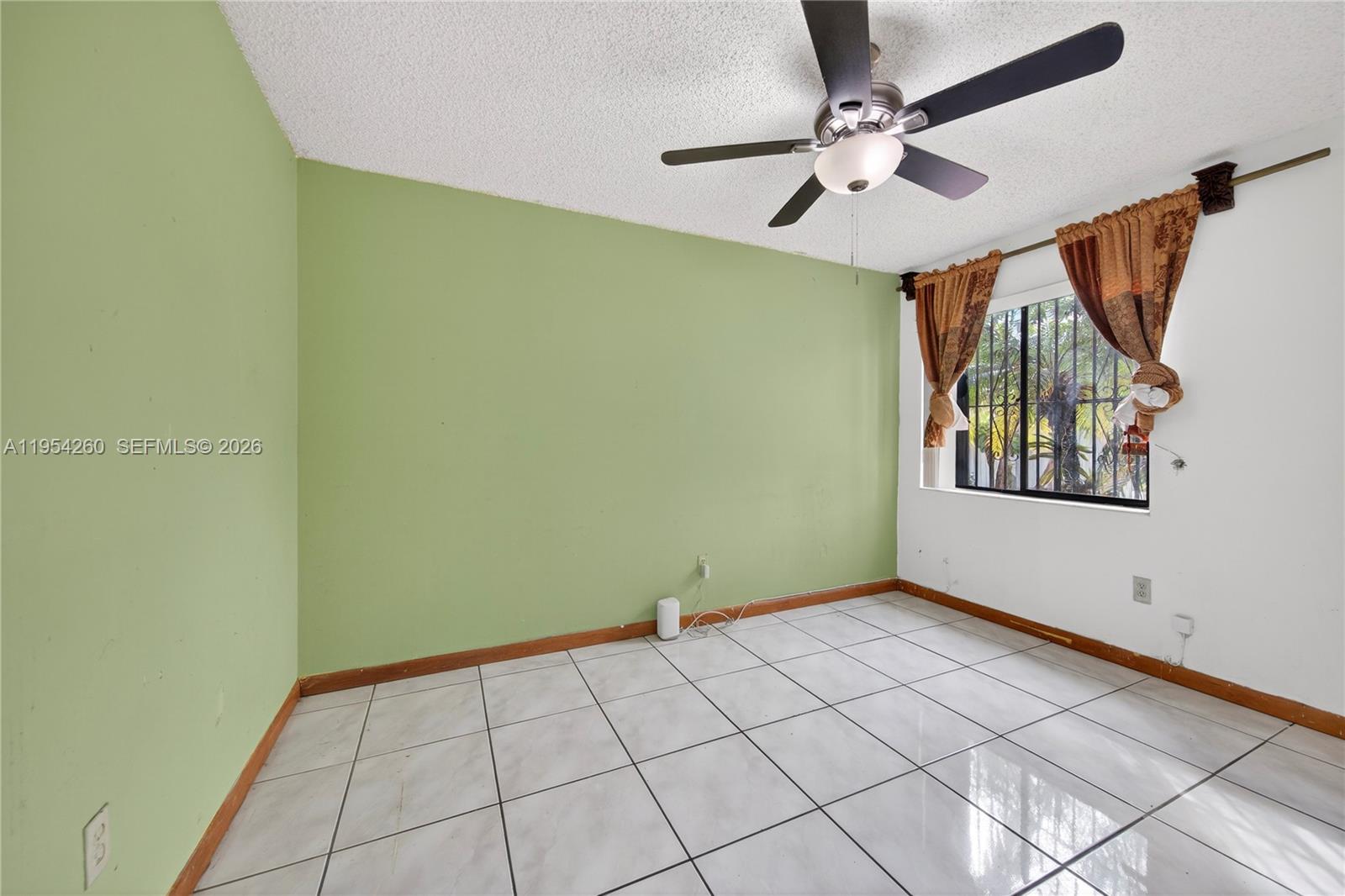 COLONIAL PINES - Residential