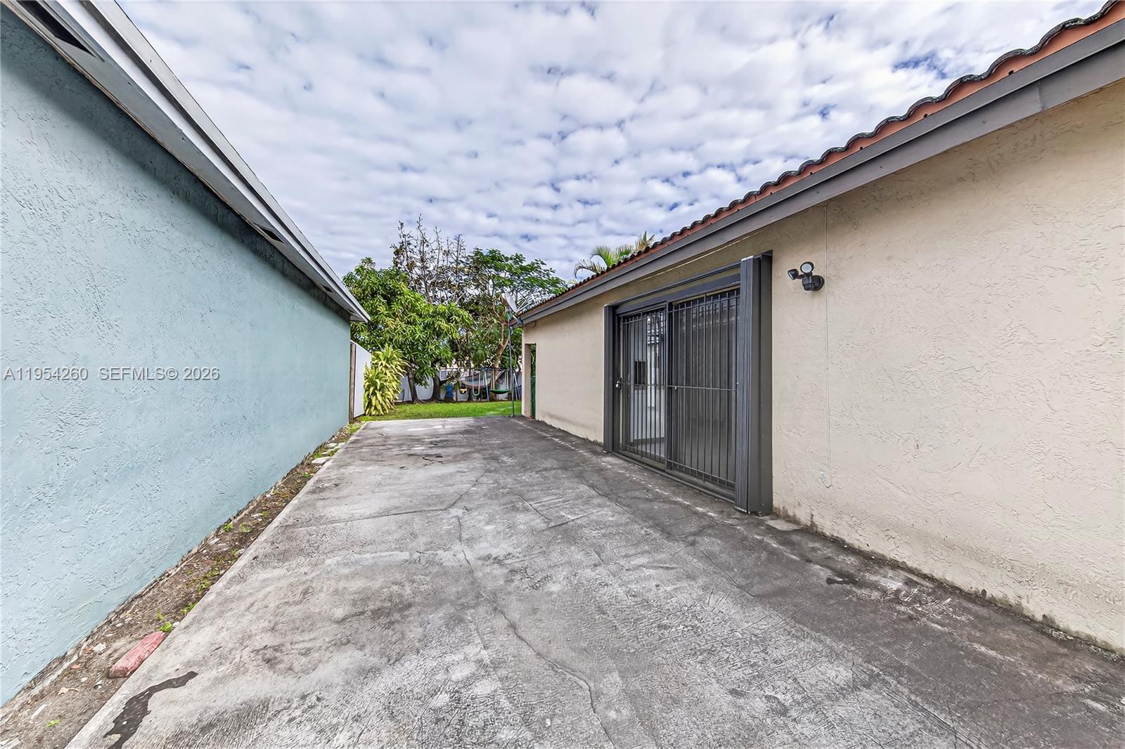 COLONIAL PINES - Residential