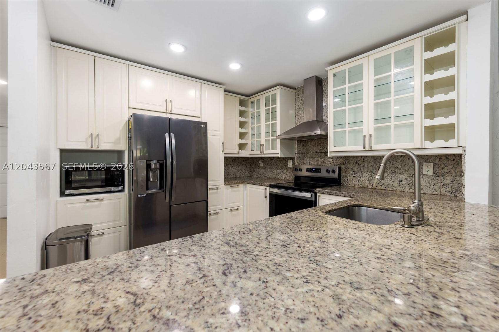 LENOX WOODS - Residential
