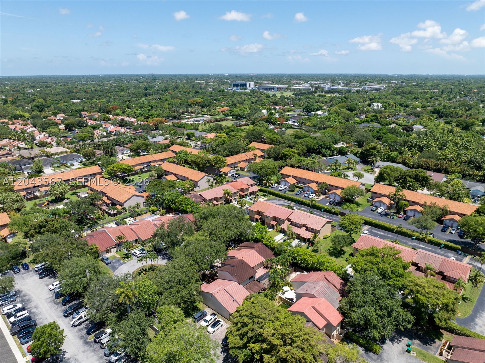 LENOX WOODS - Residential