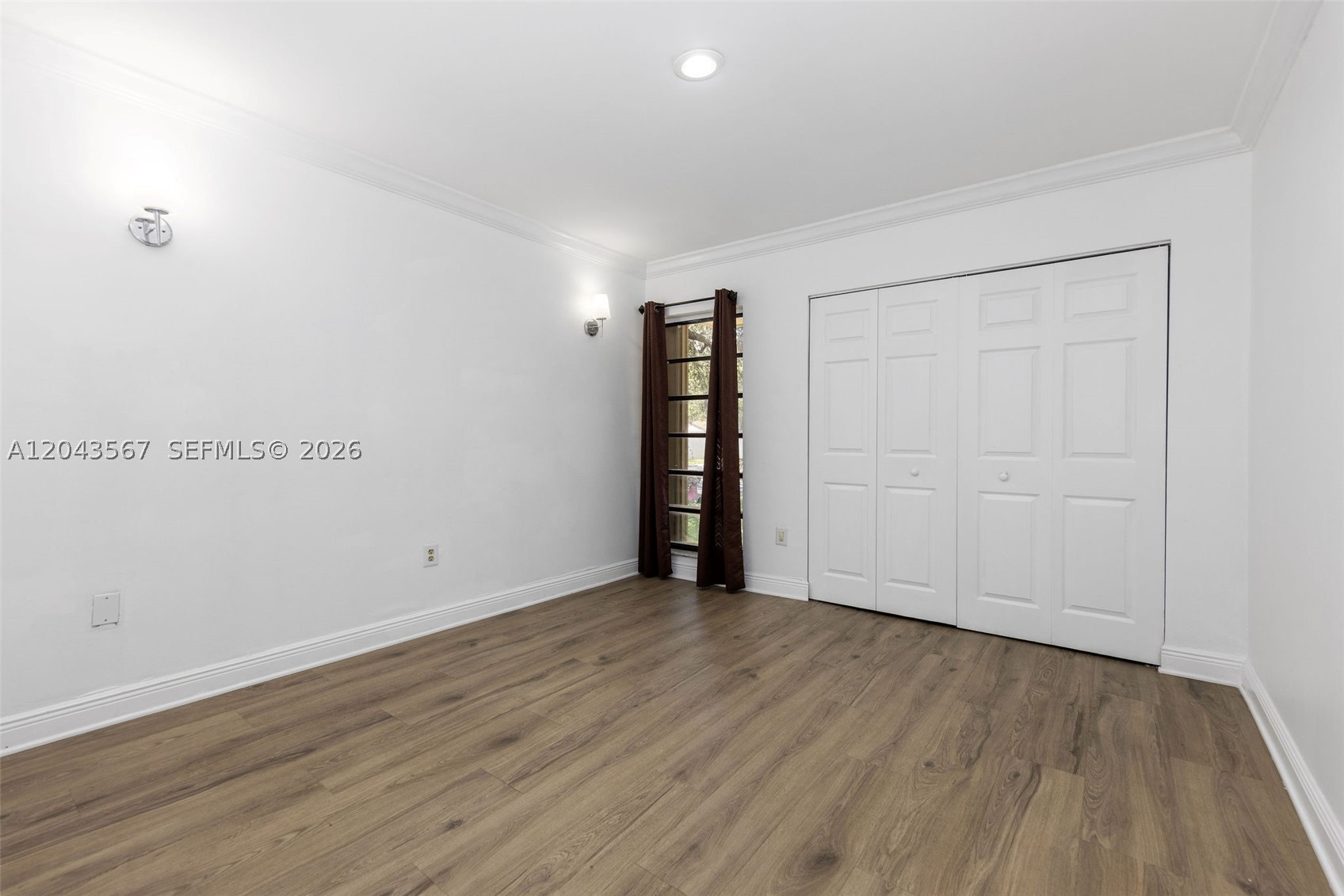 LENOX WOODS - Residential