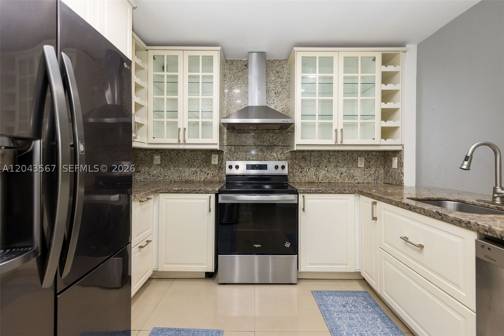 LENOX WOODS - Residential
