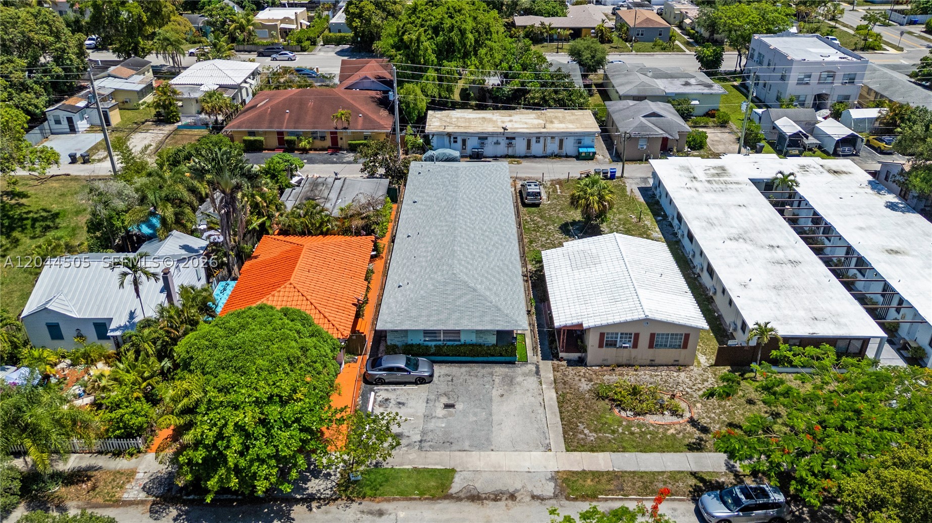 HOLLYWOOD - Residential Income