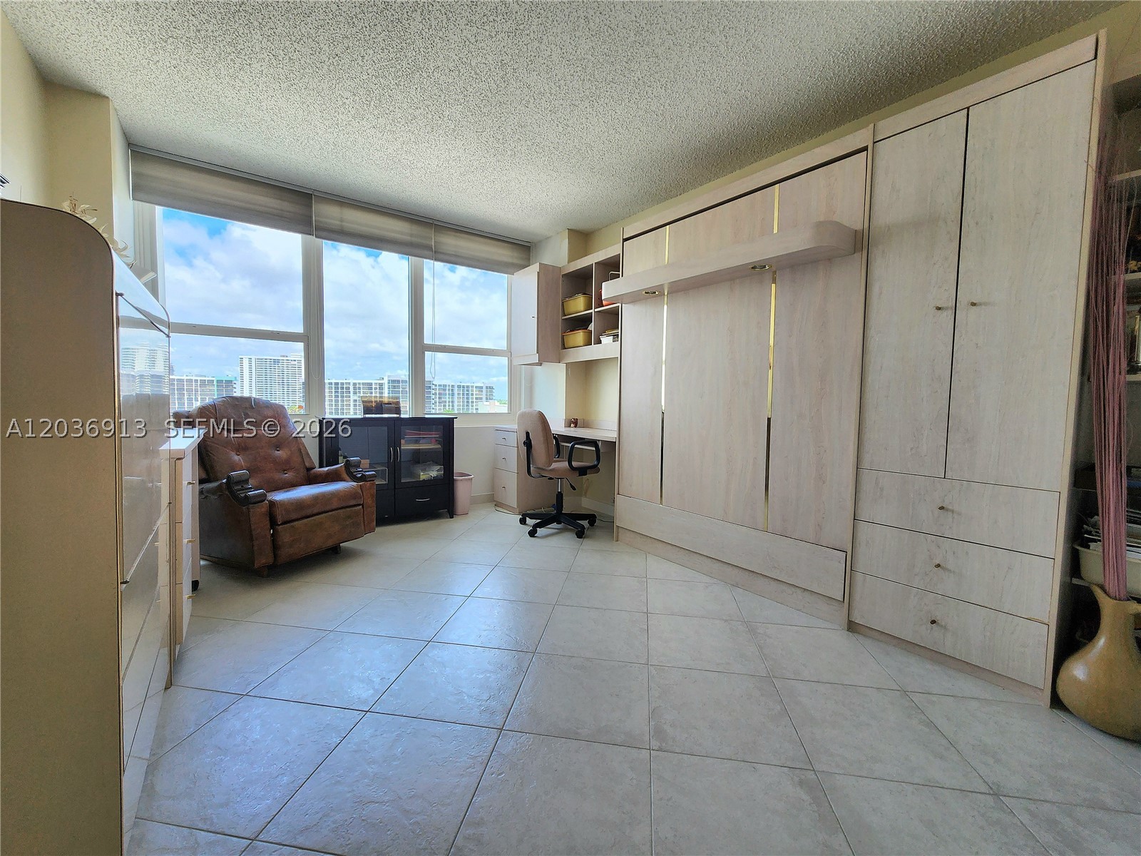 ALEXANDER TOWERS CONDO - Residential