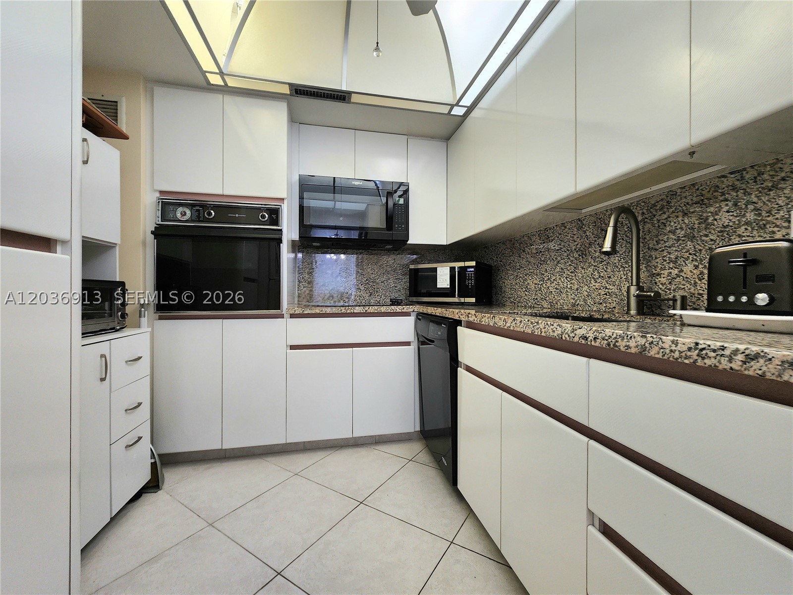 ALEXANDER TOWERS CONDO - Residential