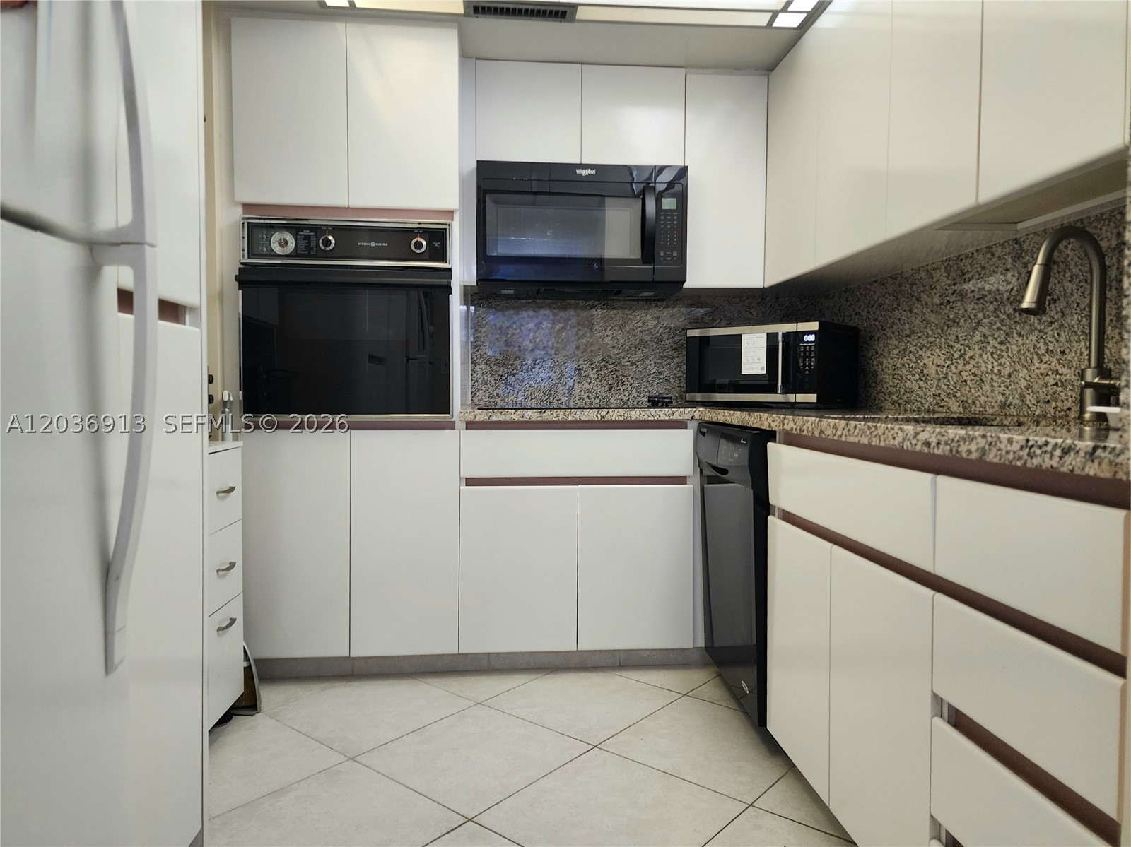 ALEXANDER TOWERS CONDO - Residential