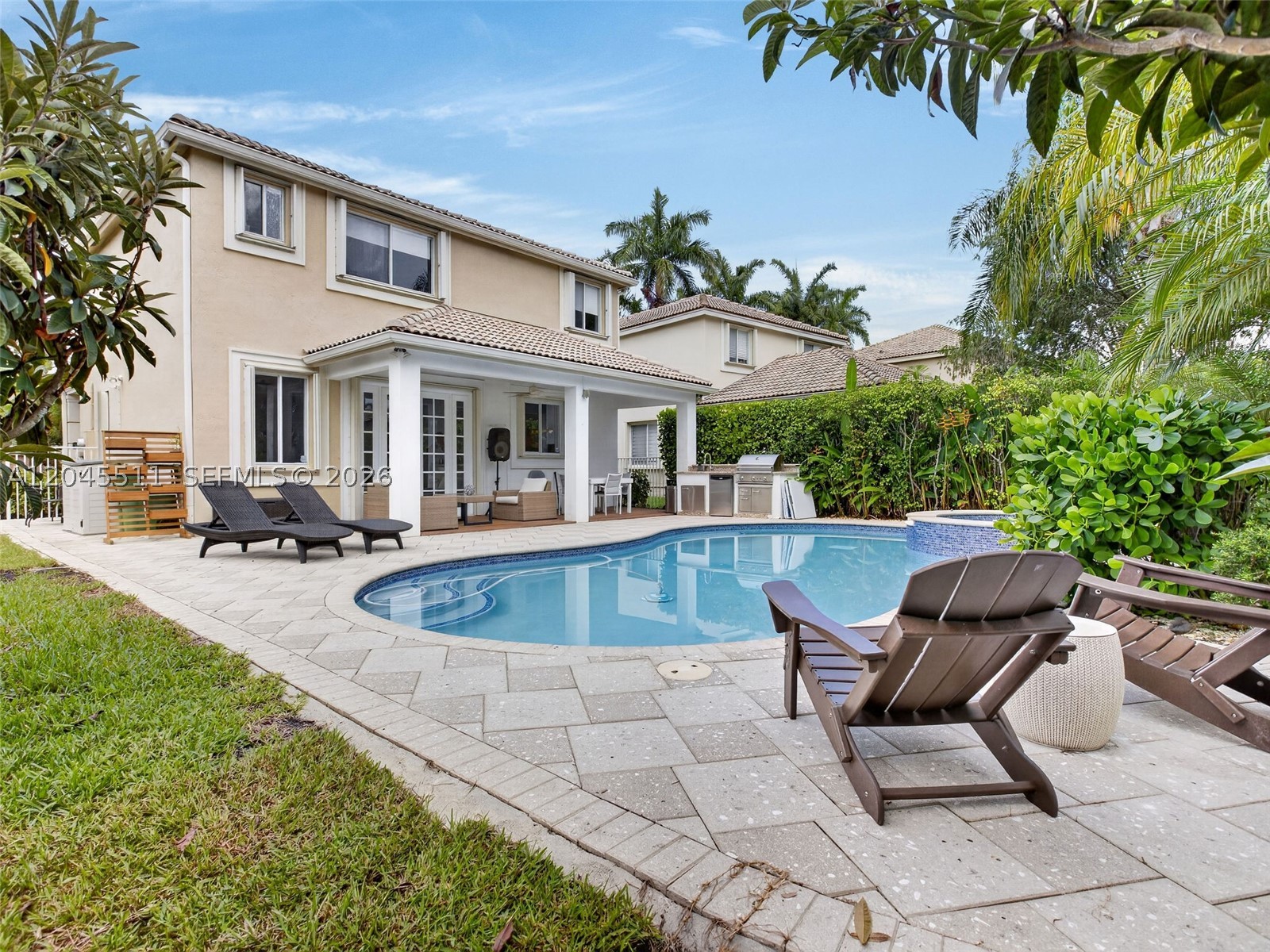 An exclusive opportunity to live in the highly desired community of Savanna. This corner home property is completely renovated with a new kitchen, countertops, marble floors on the first floor, renovated bathrooms, accordion shutters and wood floors on the second floor. The outdoor pool includes an all-weather kitchen grill and deck, perfect for entertainment. Assigned schools are A+, 24/7 security, and a resort style clubhouse. No association approval required. Access I-75 within minutes and Weston Regional Park that includes endless soccer fields, hockey, pickleball, the YMCA Gym and much more.