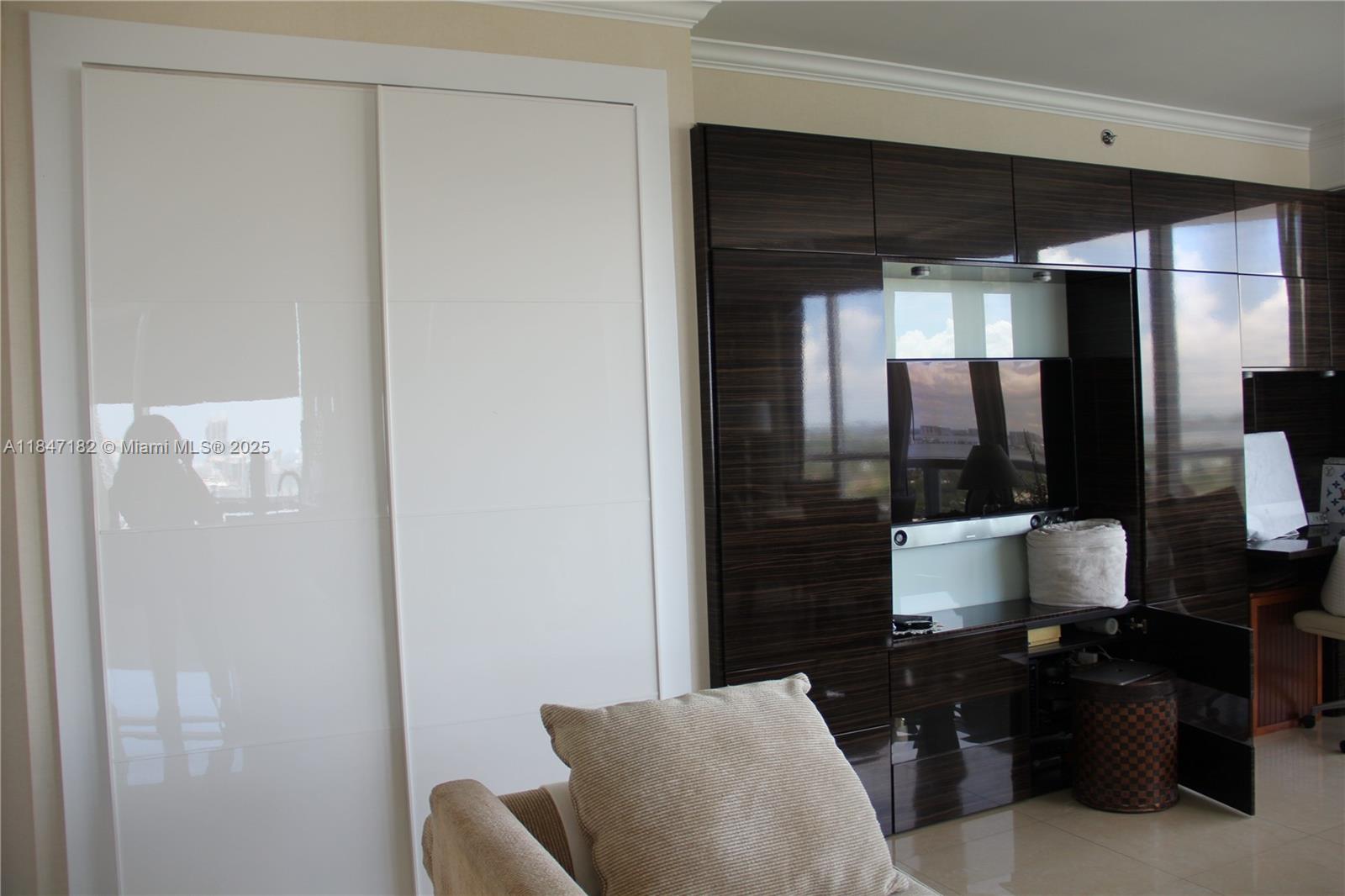 FONTAINEBLEAU II CONDO - Residential