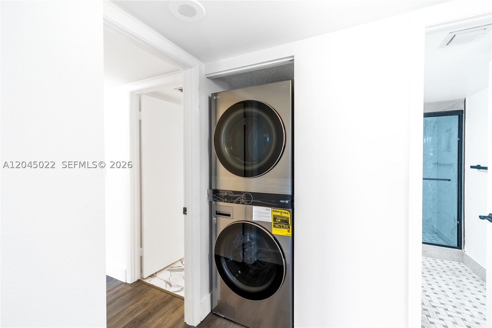 TOWERS OF QUAYSIDE CONDO - Residential