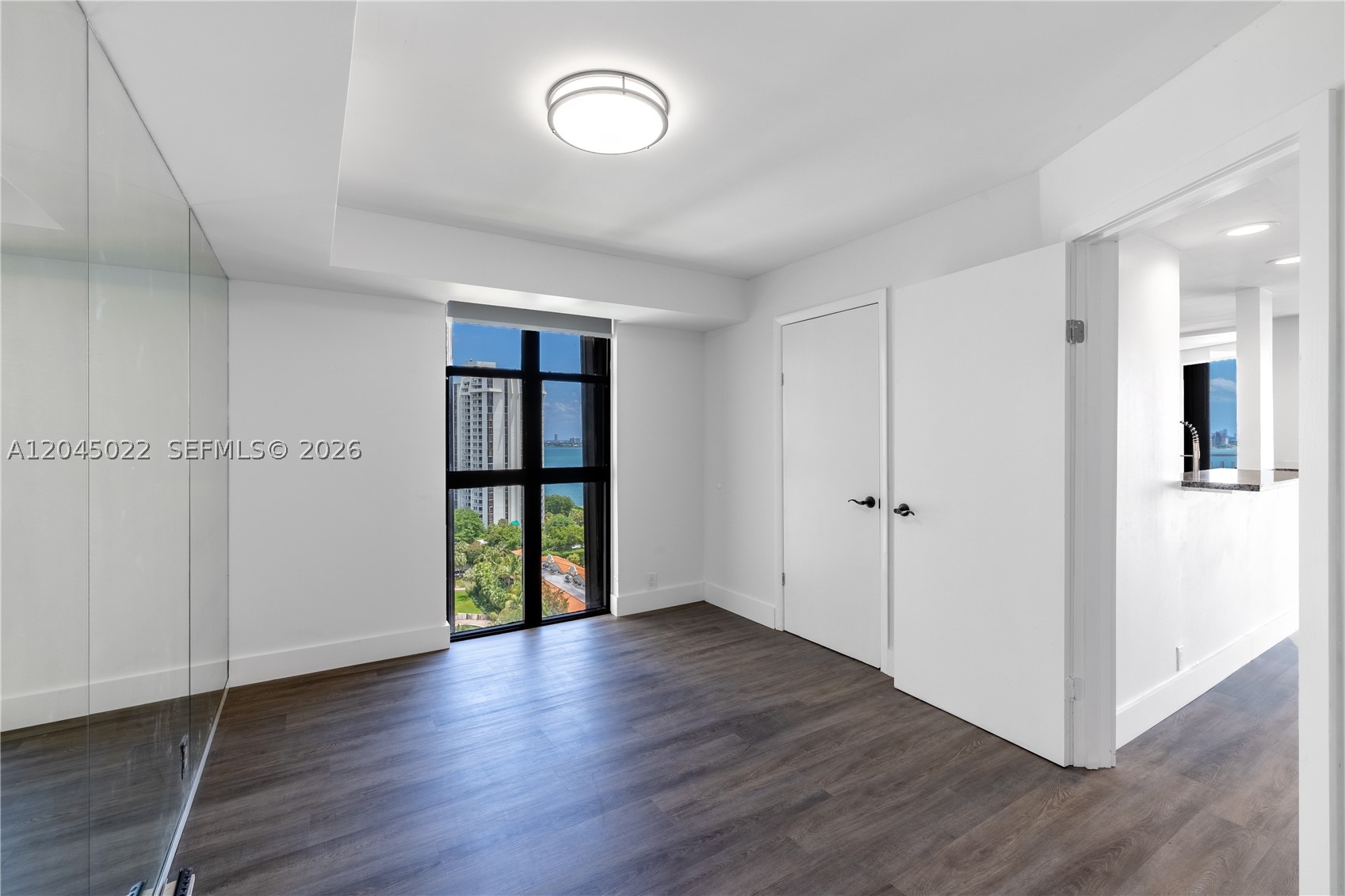 TOWERS OF QUAYSIDE CONDO - Residential